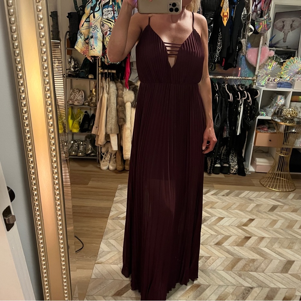 Maroon ALI & JAY chiffon dress. NWT. S.